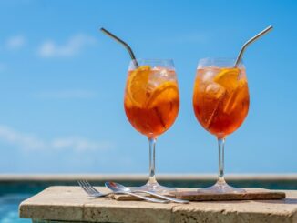 Cinco formas de celebrar sin prisa en AC by Marriott Santa Marta