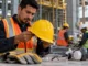 Trabajador revisa casco y equipo de protección personal antes de iniciar labores en una planta industrial en México